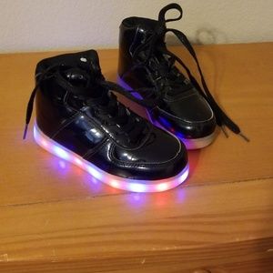 Kids Black shiny hightop light up sneaker